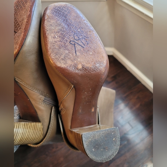 Tory Burch Elegant Brown Knee-High Leather Boots - Picture 16 of 16